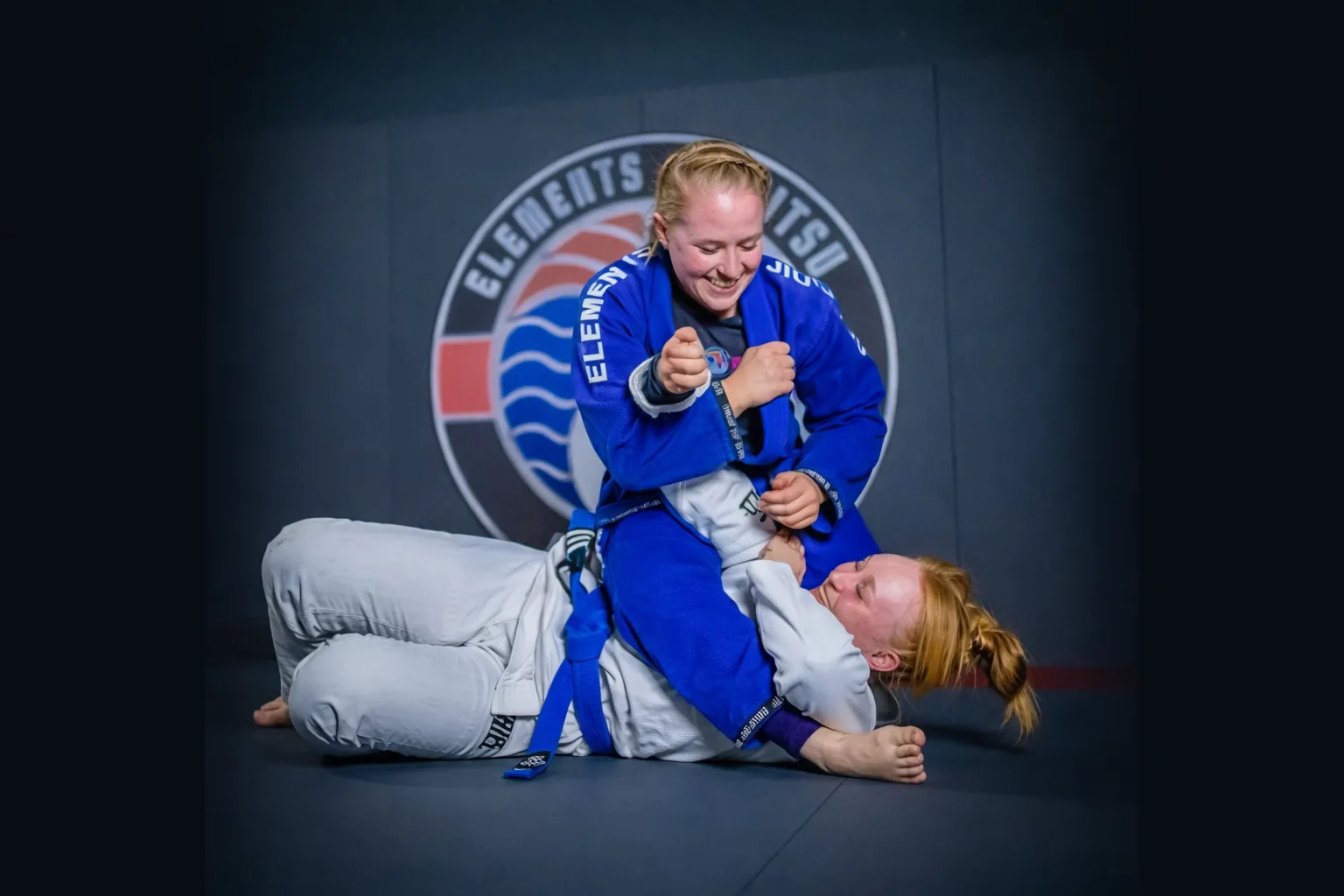BJJ & Kickboxen Frauen bei Elements Jiu Jitsu Regensburg